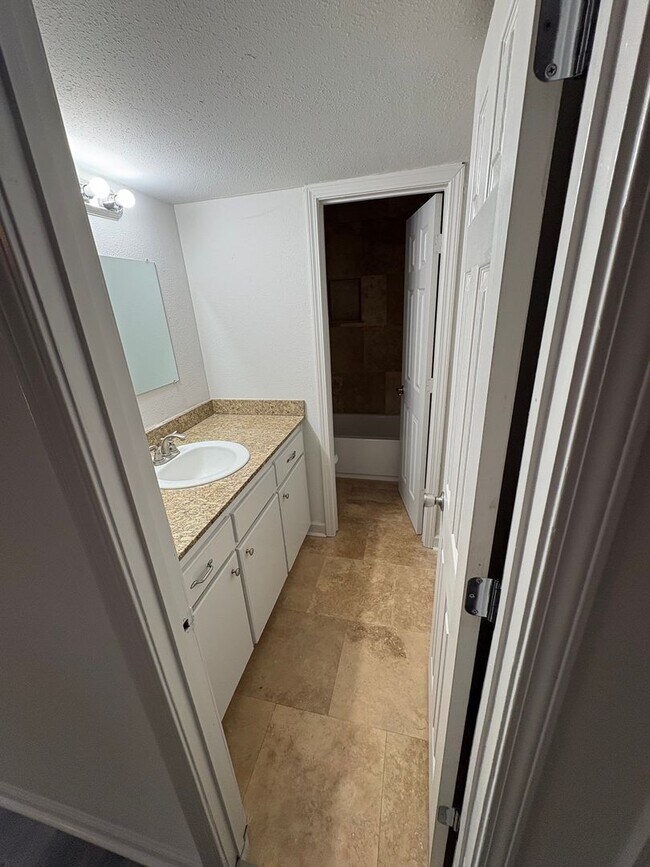 Foto del edificio - 2 Bedroom 1 Bath Apartment Close to Campus! Available Now!
