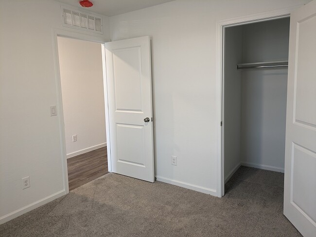 Building Photo - 1346 W Toltec Dr