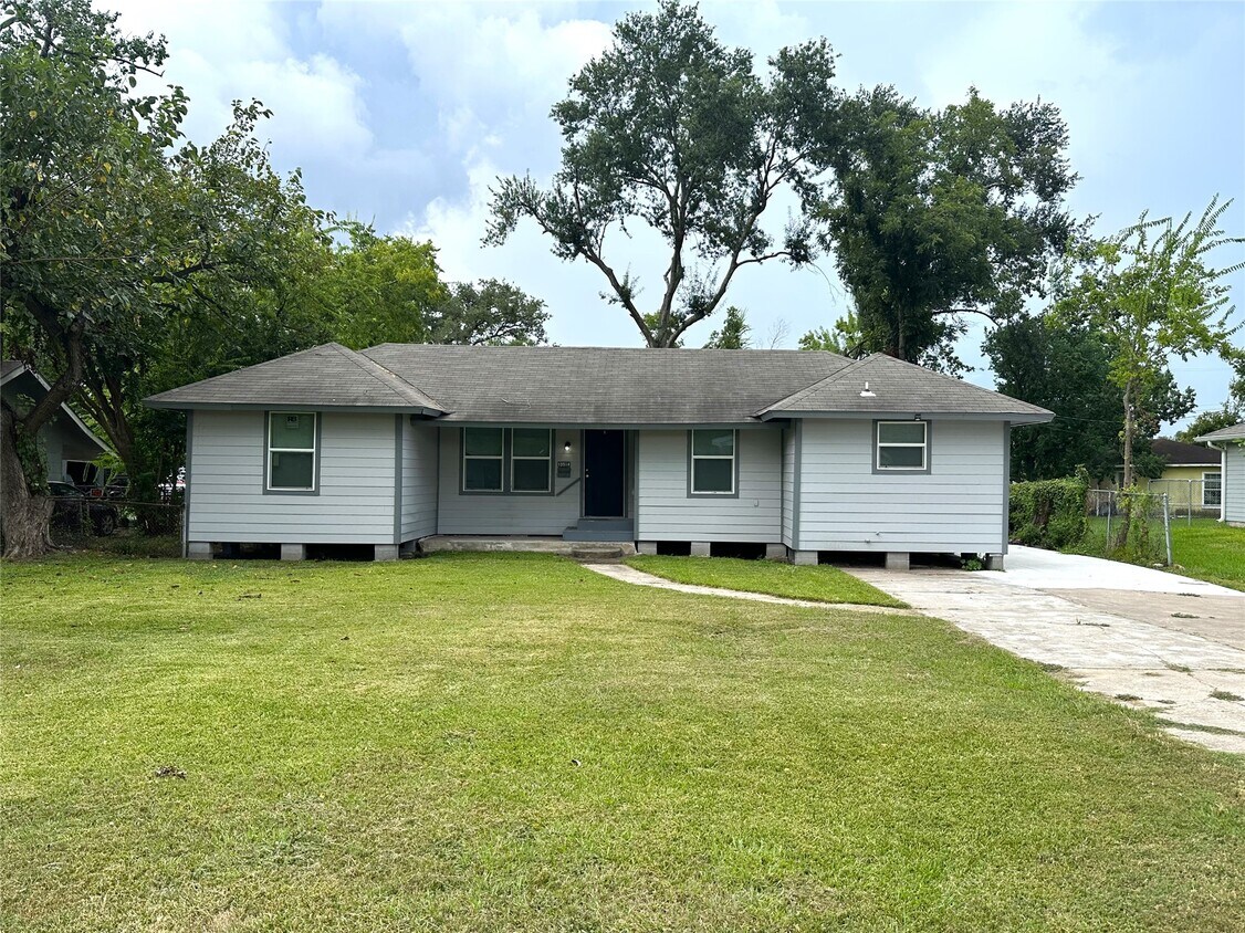 Primary Photo - 10514 Oswego St