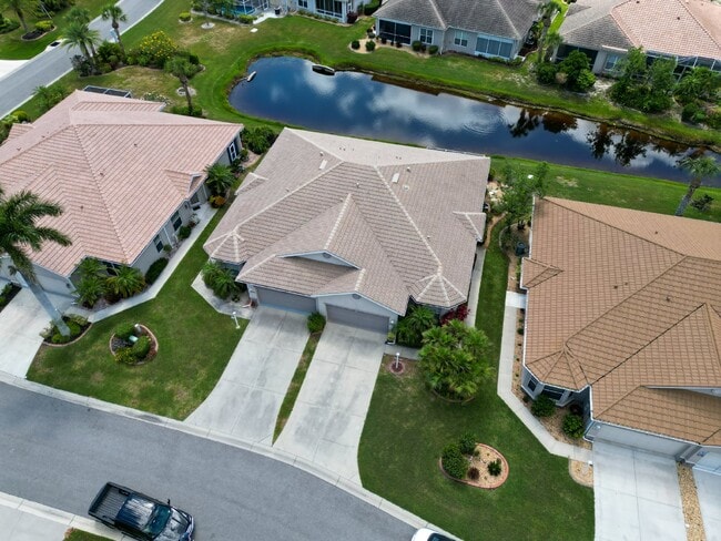 Foto del edificio - "Charming Englewood Gem: 2 Beds, 2 Baths in Oyster Creek Gated Golf Community