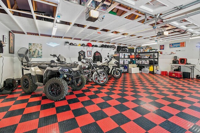 Foto del edificio - Fully Renovated Rambler on 1.28 Acres with...