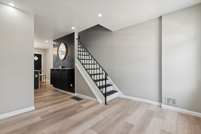 Building Photo - 5846 Morton St