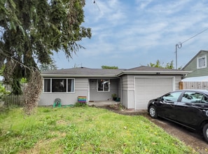 Building Photo - 7872 SE 65th Ave