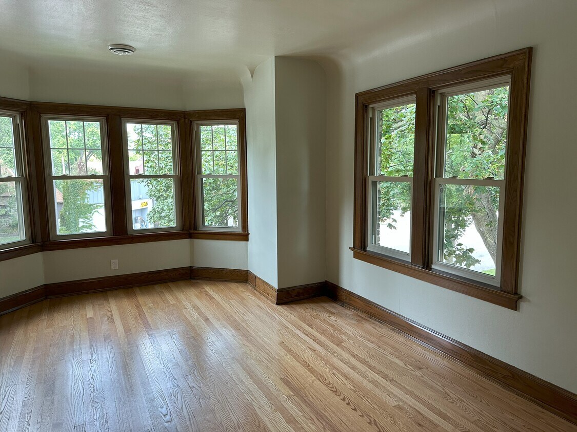 Living Room - 6615 W Bluemound Rd