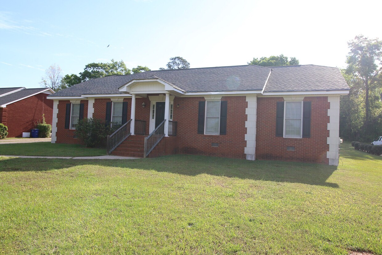 Foto del edificio - 642 N Pine Hill Rd