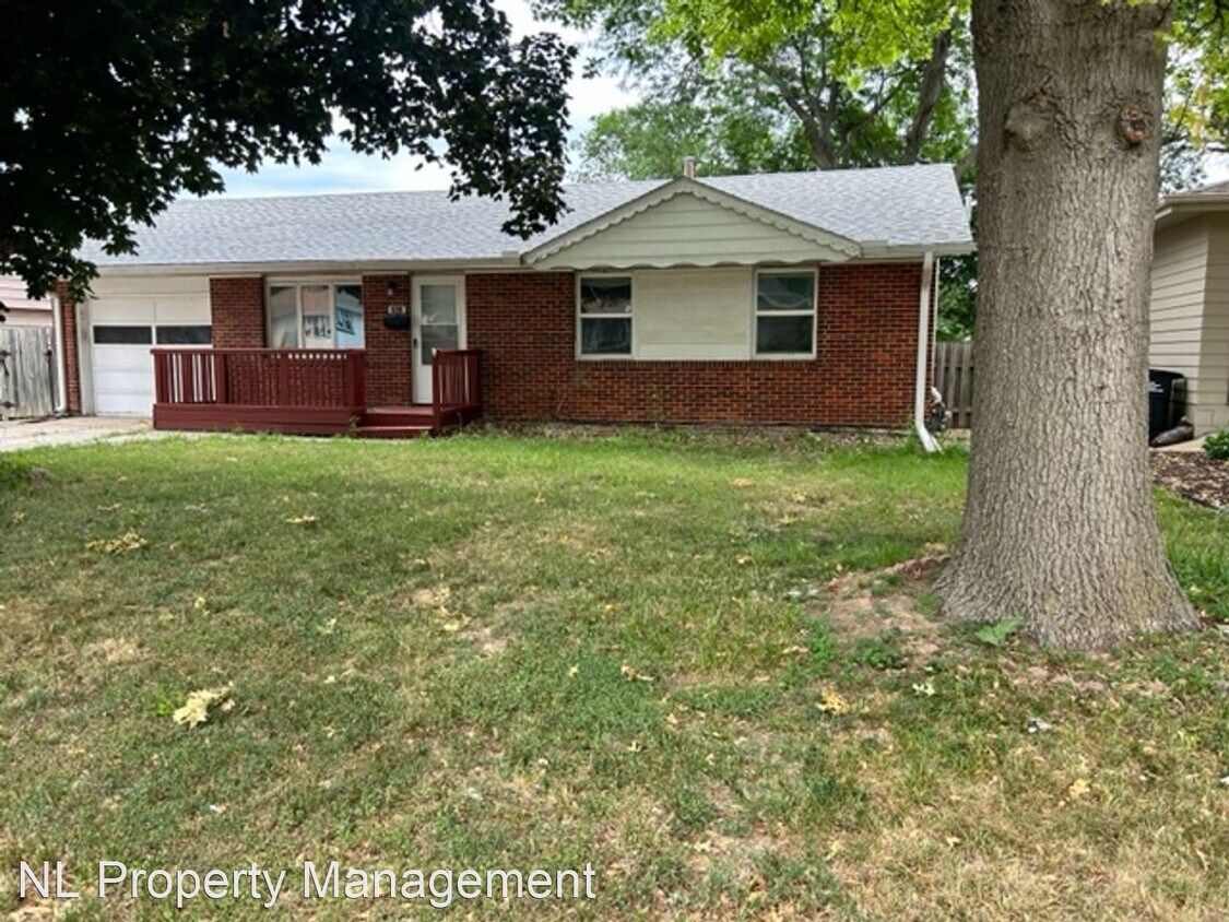 3 br, 2 bath House 2823 S. 135th Street House Rental in Omaha, NE