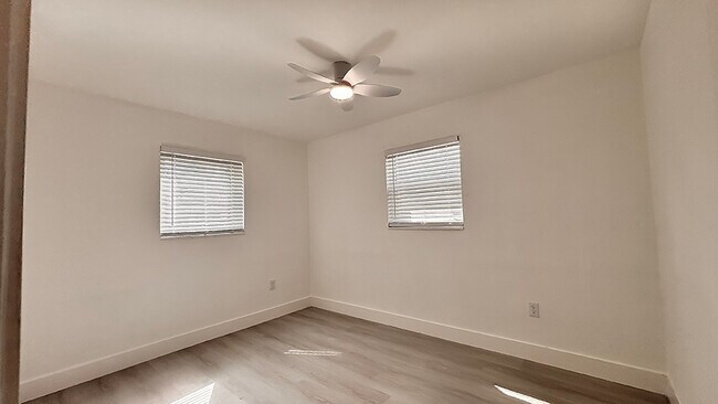 Building Photo - 721 N 68th Ter