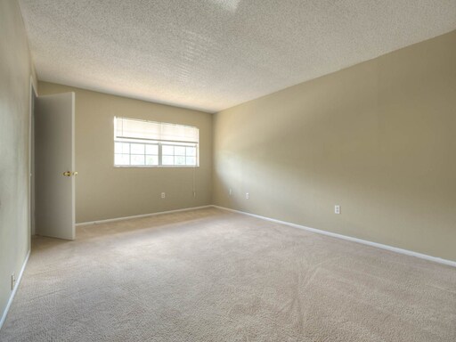 Building Photo - 14352 Lucerne Dr