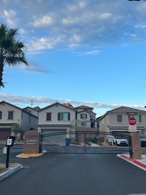 Foto del edificio - 1356 Cerulean Ave