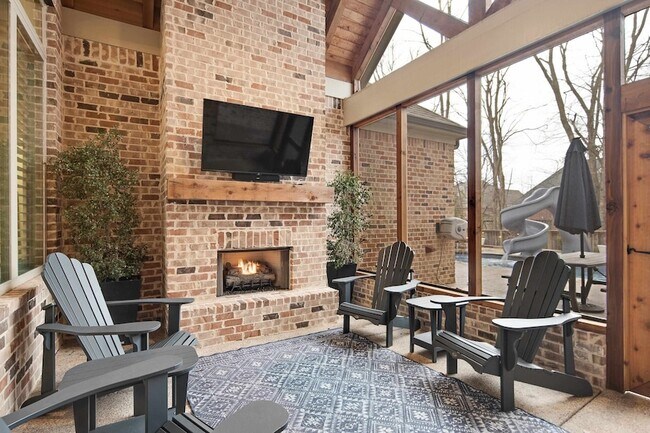 Building Photo - 1385 Belfair Dr