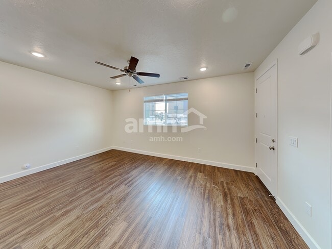 Building Photo - 6768 N Silver Gate Dr
