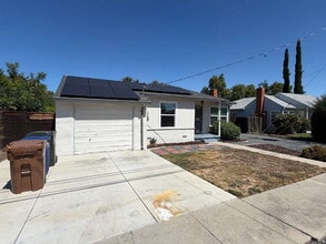Building Photo - 2261 Hickory Dr