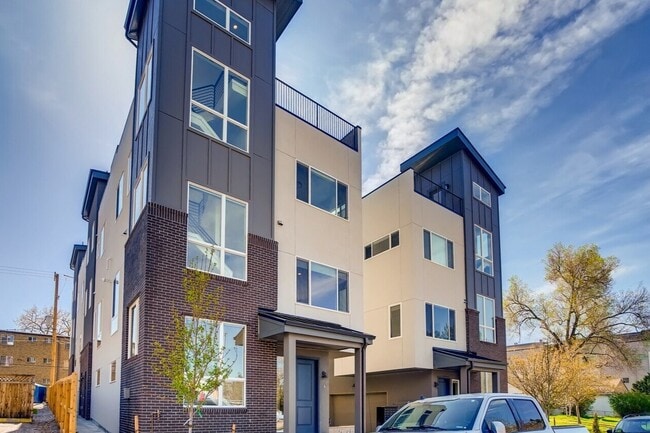 Building Photo - Corona Townhomes