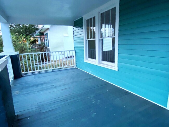 Building Photo - BEAUTIFUL 3 BEDROOM COTTAGE LOCATED IN THE...