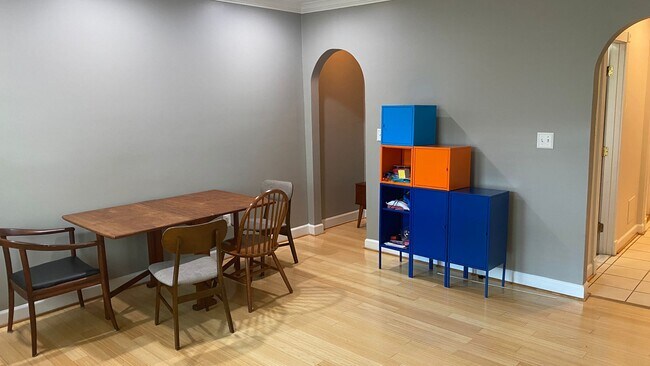 sala de estar y rincón - 1242 Queen St, NE