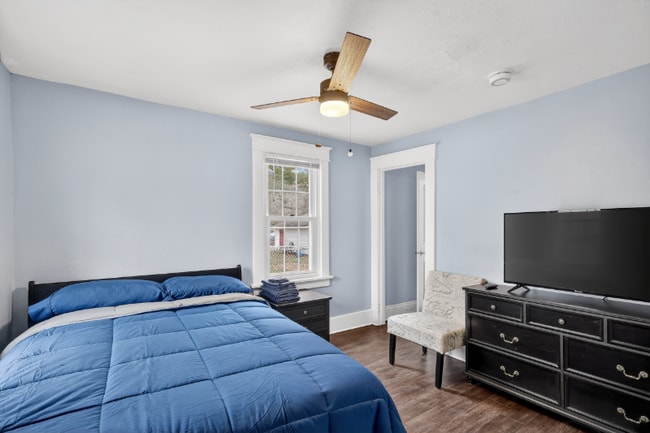 Building Photo - 430 N Linden St