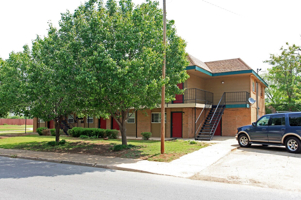 Building Photo - 2220 N Shartel Ave