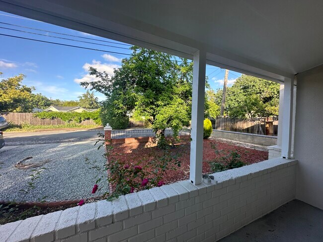 Foto del edificio - 2704 Crescent Dr