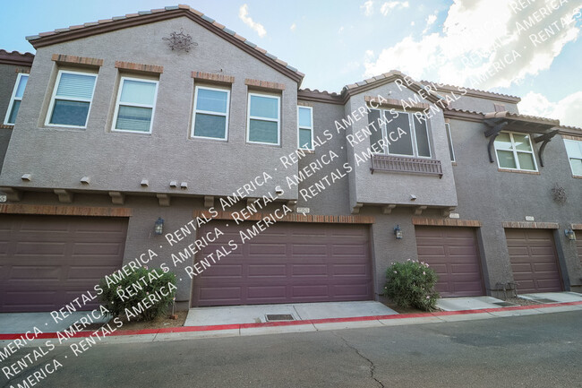 Building Photo - Beautiful Townhouse w/ Garage in Copper Leaf