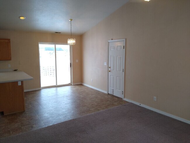 Building Photo - 2 Bedroom 1 Bath on 1/2 Acre lot. New Floo...