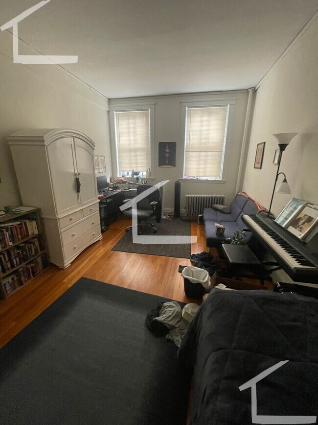 Foto del edificio - HOT ALLSTON LISTING!!!!