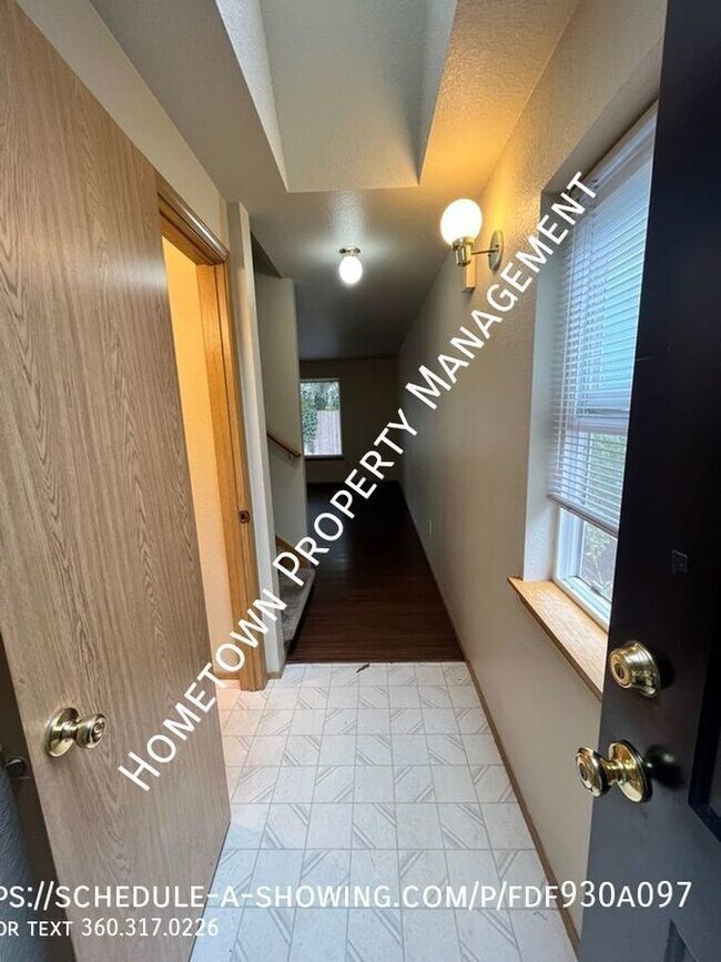 Foto del edificio - Two Story 3 Bedroom 2.5 Bath Home in The P...