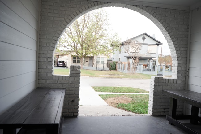 Photo - 2514 Isabella St Apartment