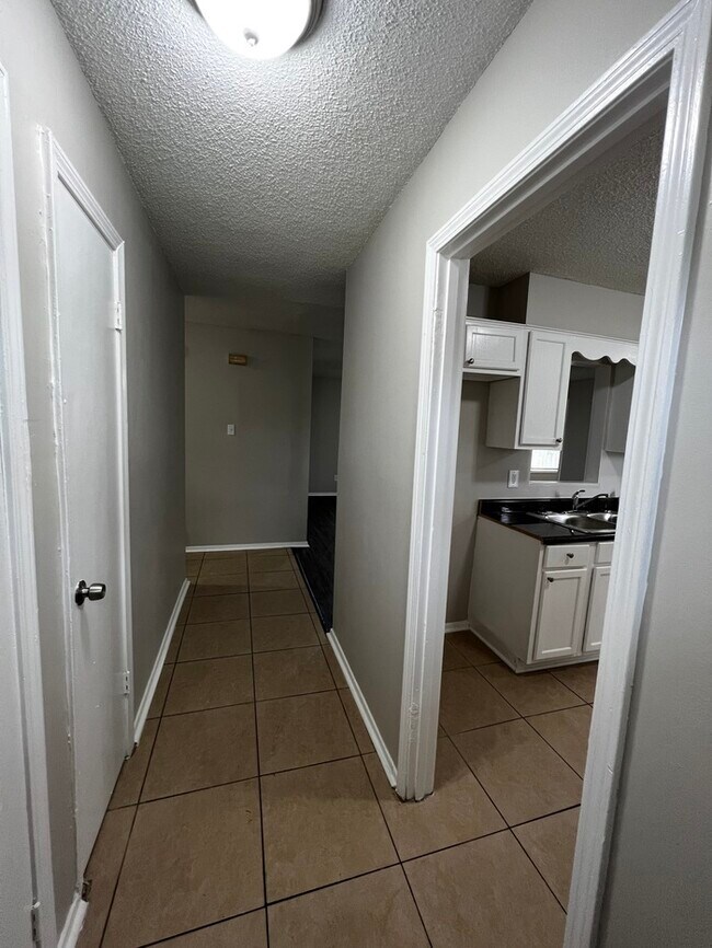 Foto del edificio - 3812 Kerfield Dr - Available Now!