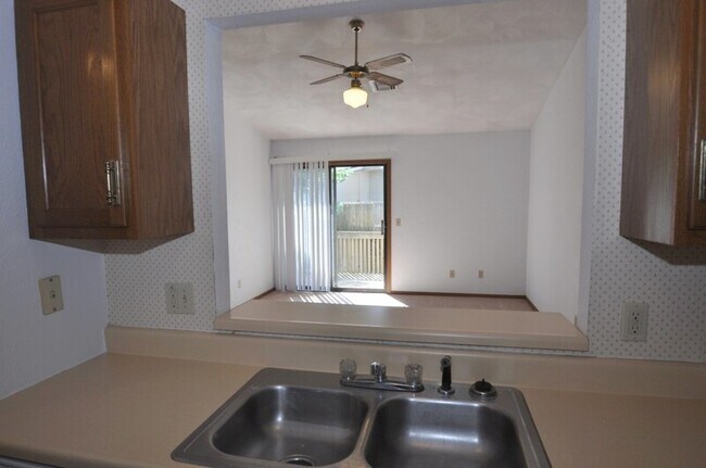 Building Photo - 305 Eagle Ridge