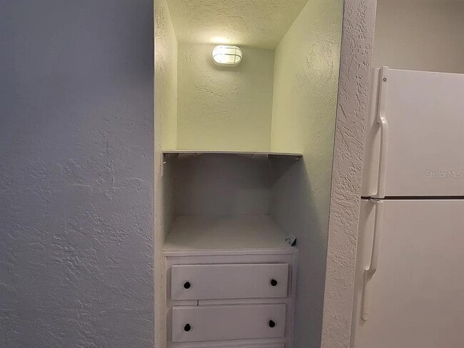 Building Photo - 820 8th Ave S