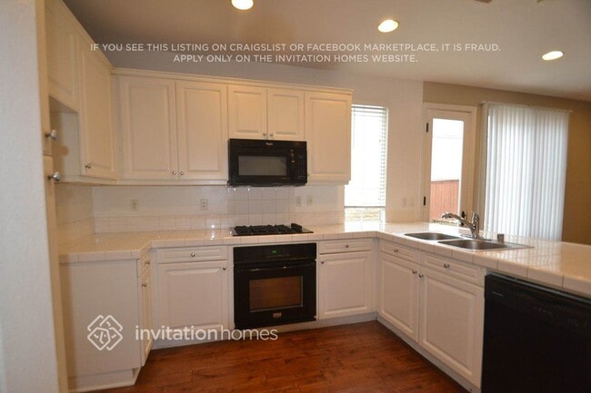 Building Photo - 9167 S Cullen Wy