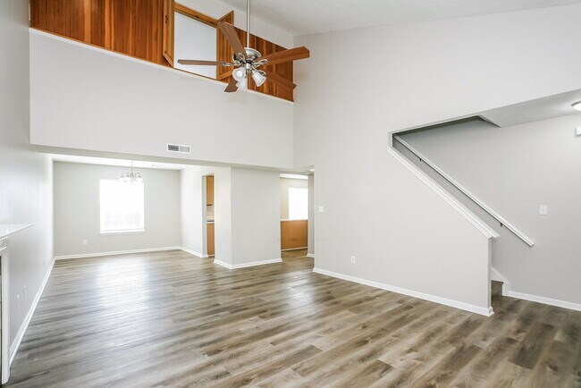 Foto del edificio - 6629 Crestwell Ln