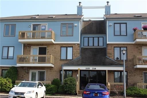 Building Photo - 213 Peach St