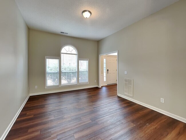 Foto del edificio - 6000 Elm Cove Ln