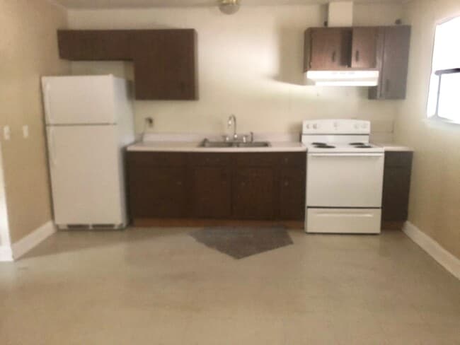 Building Photo - 43334 Happywoods Rd Exd