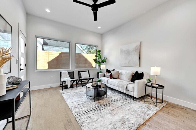 Building Photo - Brand New Home in the Heart of South Austin!
