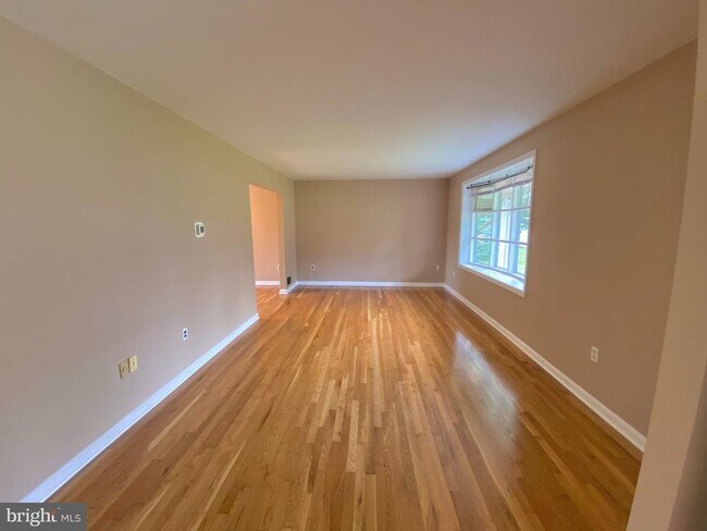 Foto del edificio - 8121 Edmonton Ct