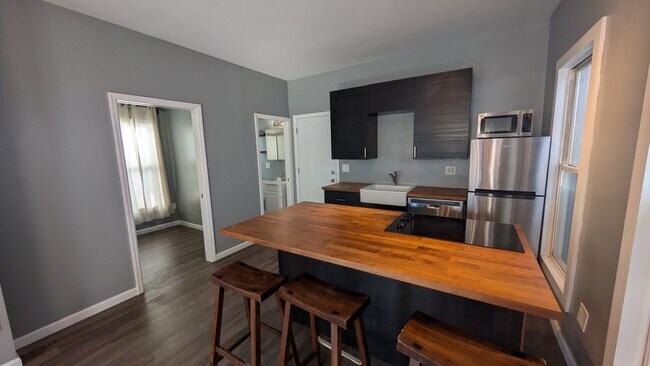 Foto del edificio - 1629 W Beach Ave