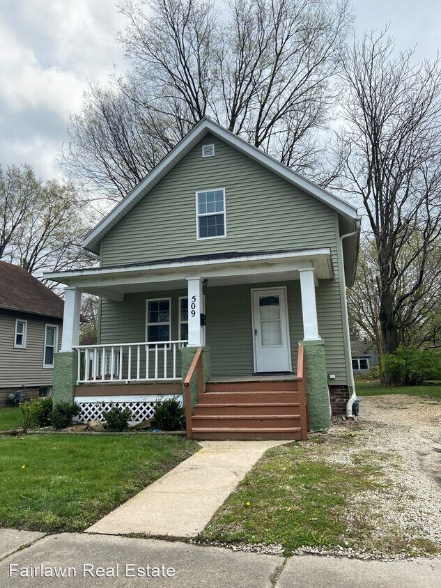 2 Br 1 Bath House 509 W Vine St House For Rent In Champaign Il Apartments Com