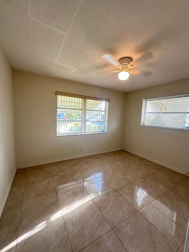 Building Photo - 55+ Community Tamarac Single Family 2 bedr...