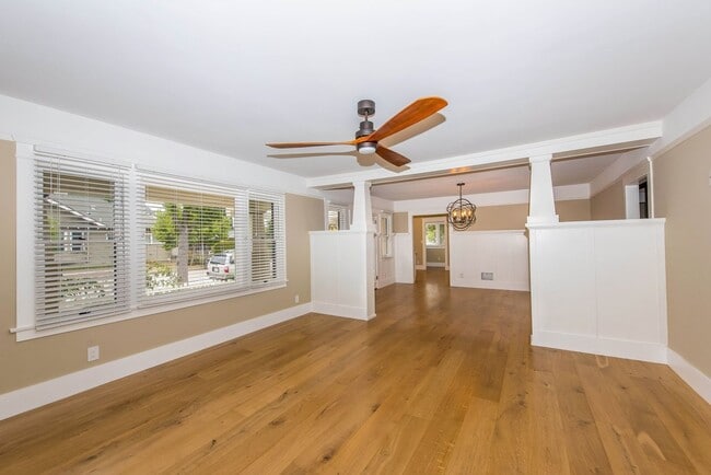 Photo - 306 N Shaffer St House