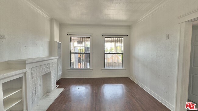 Foto del edificio - 5161 S Vermont Ave