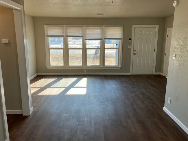 Foto del edificio - 3 br, 1 bath House - 1231 NE 36th St