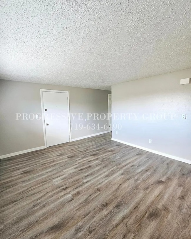 Building Photo - Charming Renovated 2-Bedroom – Utilities Included! | Move In Now – Next Month’s Rent is Waived!