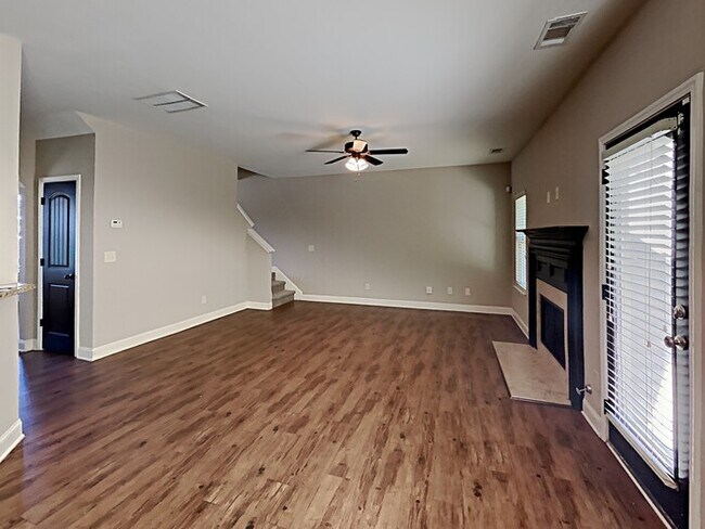 Building Photo - 1256 St James Pl