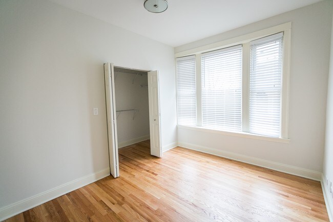 Foto del edificio - 2411 N Talman Ave