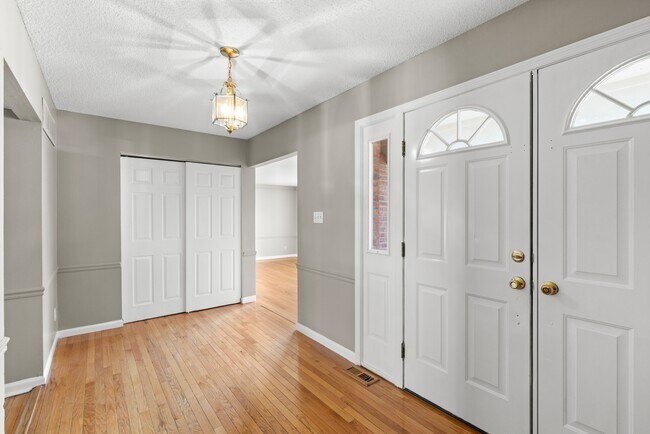 Foto del edificio - 14355 Rainy Lake Dr