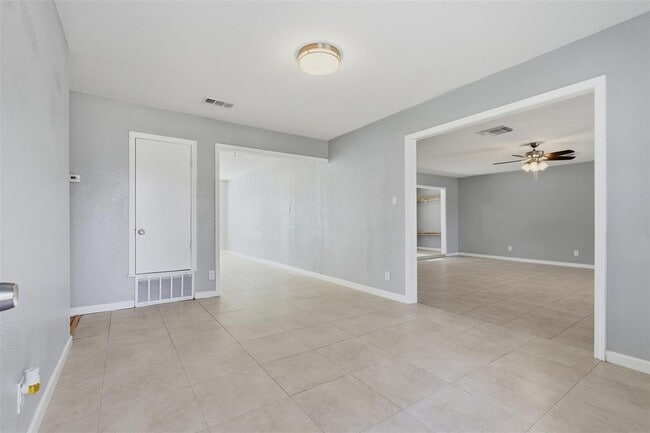 Building Photo - 1103 Floradale Dr