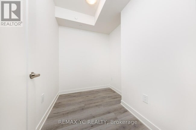 Photo du bâtiment - 121 Lower Sherbourne St