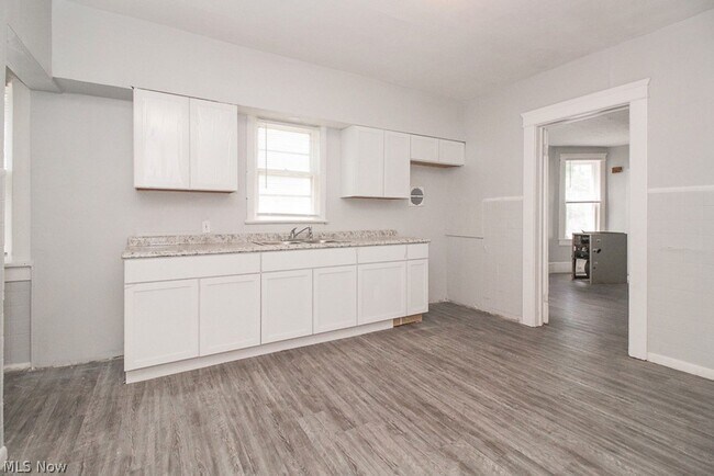 Foto del edificio - 4 BD/1 BA
